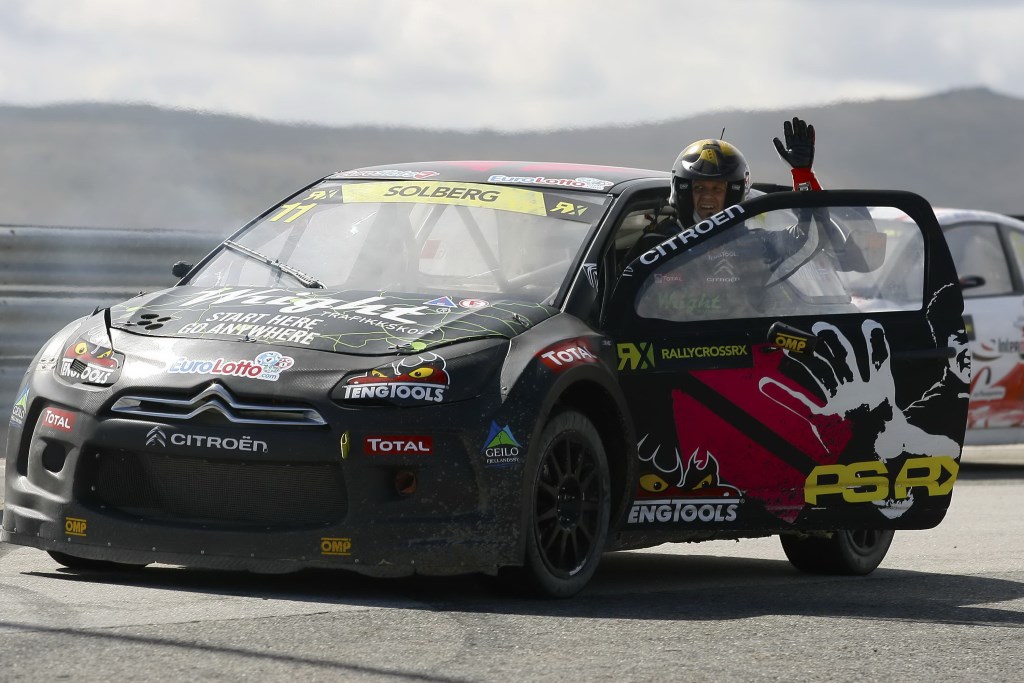 Petter Solberg er tidligere rallyverdensmester, men kæmper i år om Europamesterskabet i rallycross. Den Citroën Xsara DS3 WRC, han deltager med, giver han opvisning med på Padborg Park